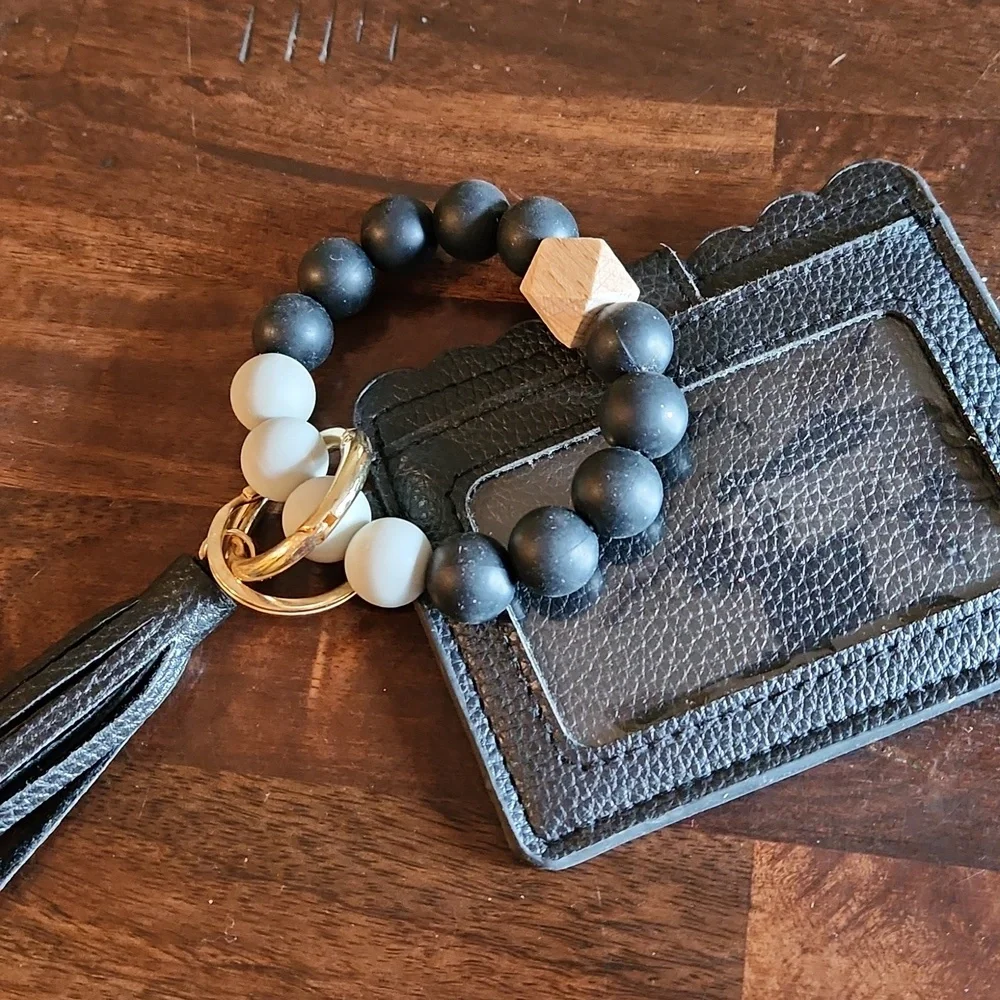 Black wristlet wallet key chain with rubber & wooden beads and tassel - Picture 6 of 7